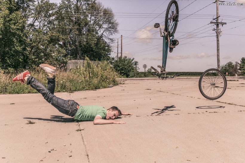 怪诞的行为艺术图片