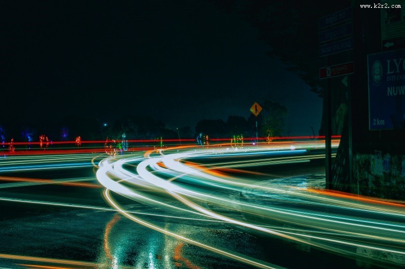 延时拍摄的彩色光线图片