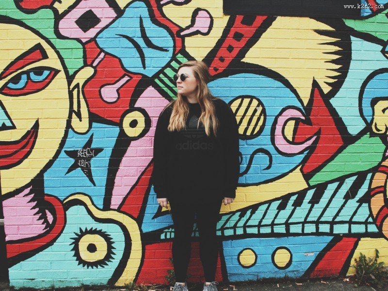 墙壁上的涂鸦和绘画图片