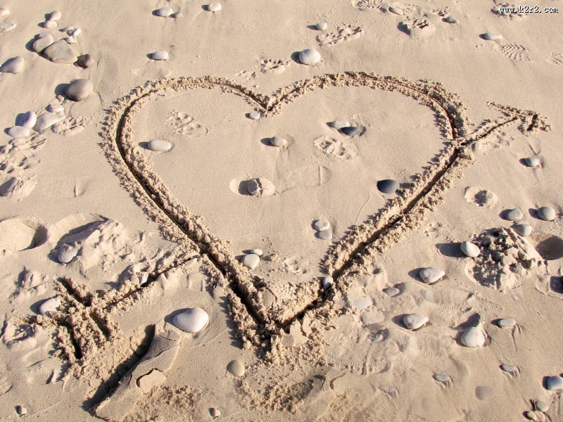 沙滩上的爱心图片