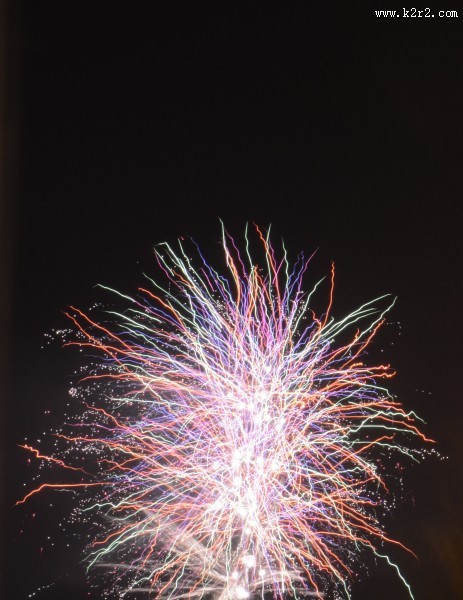 夜空中美丽的烟花图片大全