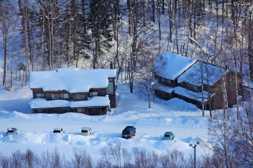 雪中的小屋图片