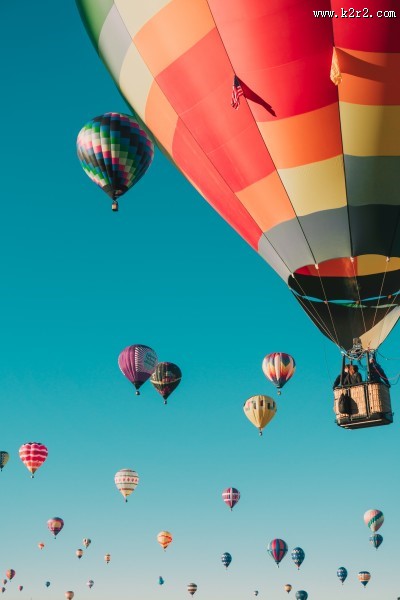 飞上天的热气球图片大全