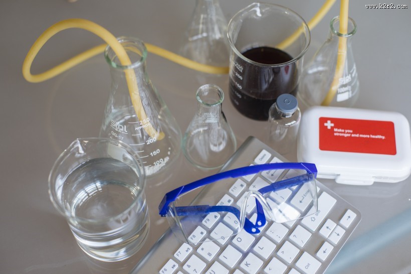 医用急救包烧杯试管图片