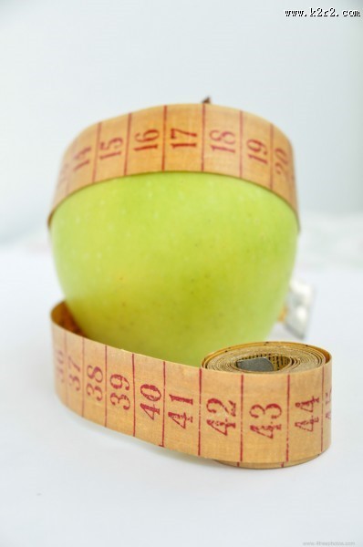 测量苹果创意图片