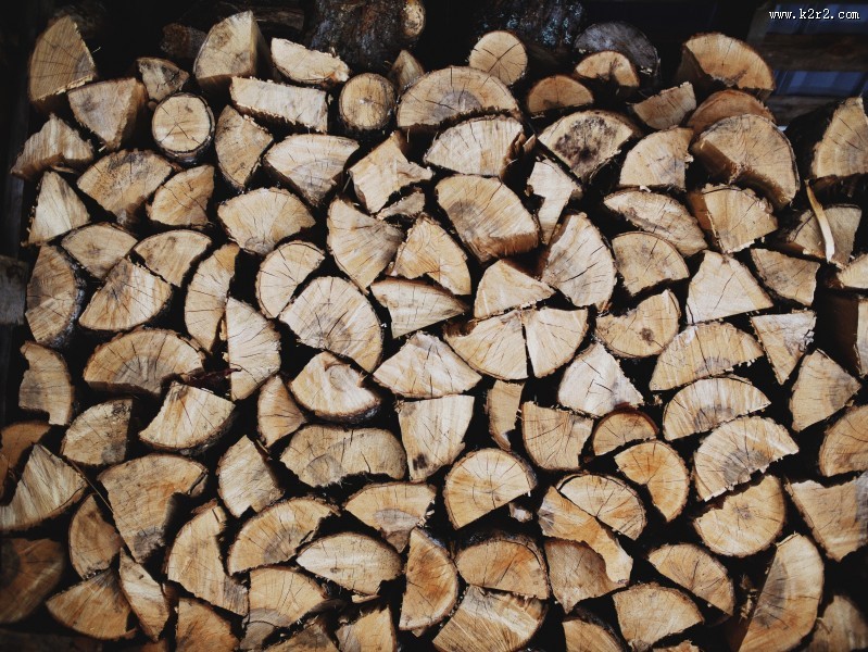 堆在一起的木材图片大全