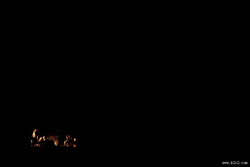 黑夜里的篝火图片