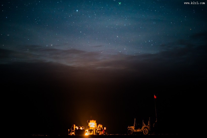 黑夜里的篝火图片