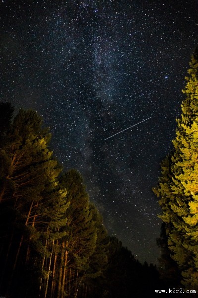 夜空中的流星图片