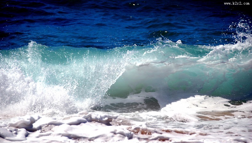 汹涌的海浪图片