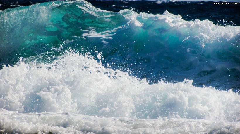 汹涌的海浪图片