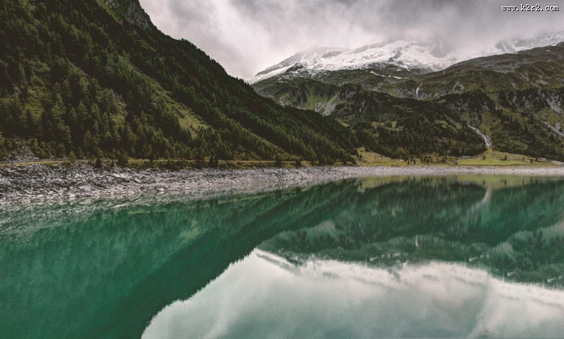 山峰倒影图片大全