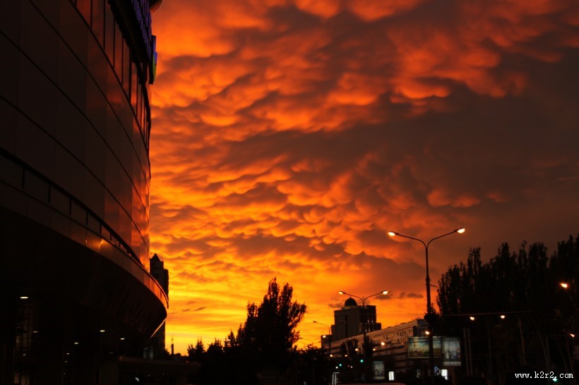 绚丽多彩的天边火烧云图片大全