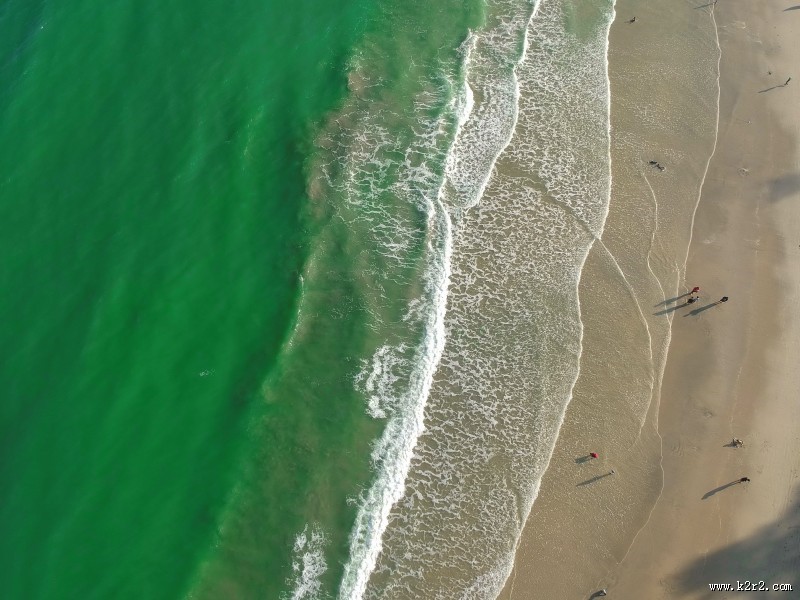航拍海滩图片