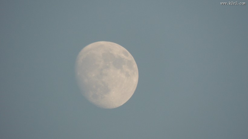 夜空中的月亮图片