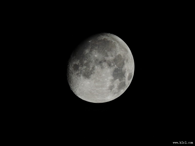 夜空中唯美的月亮图片