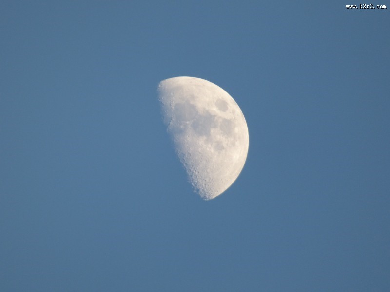 残缺的月亮图片大全