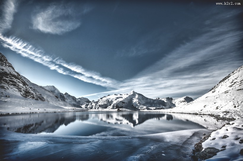 美丽的山区雪景图片