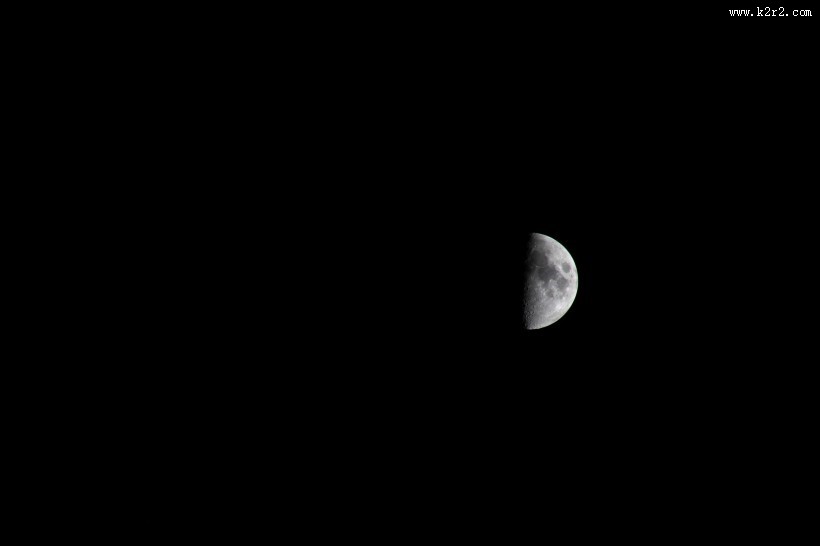 残缺的月亮图片