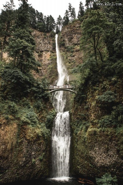 秀丽的小瀑布图片
