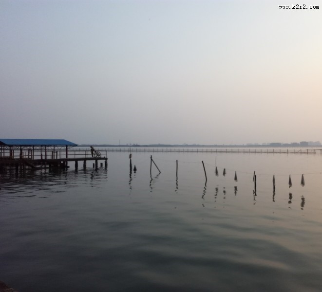 风平浪静的淀山湖图片