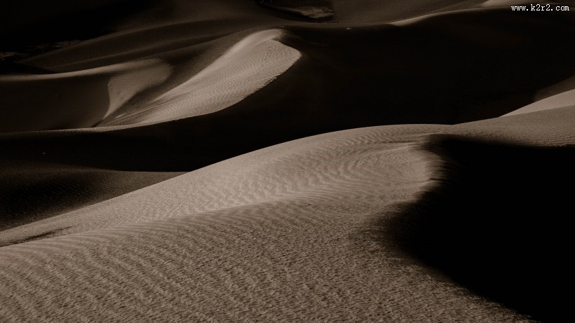 荒凉的沙漠风景图片