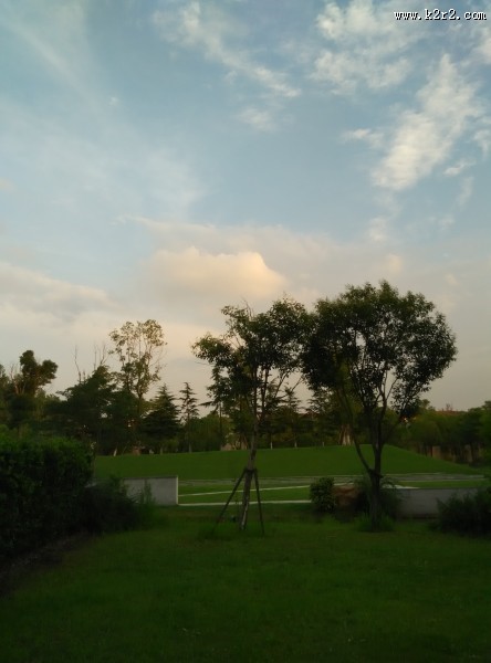 天空中飘动的白云图片