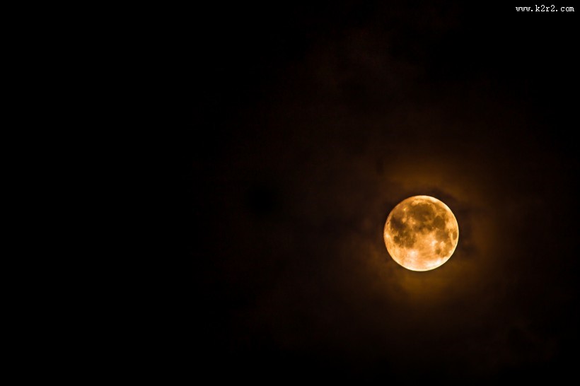 圆圆的月亮图片