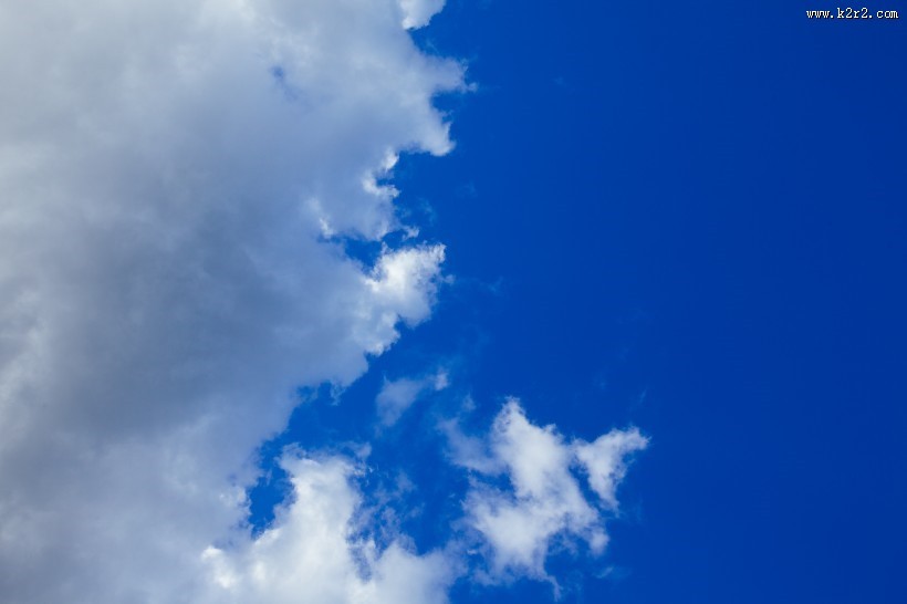 一望无际的蓝天白云图片