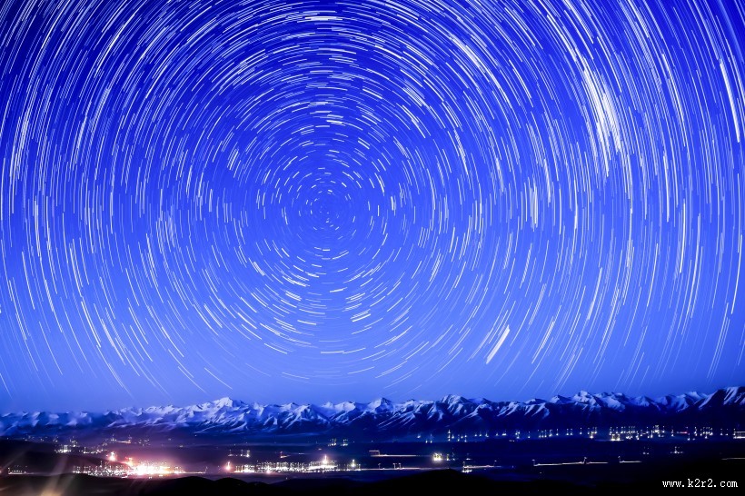 漂亮的星轨星空图片