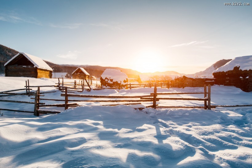寒冷的冬季雪景图片