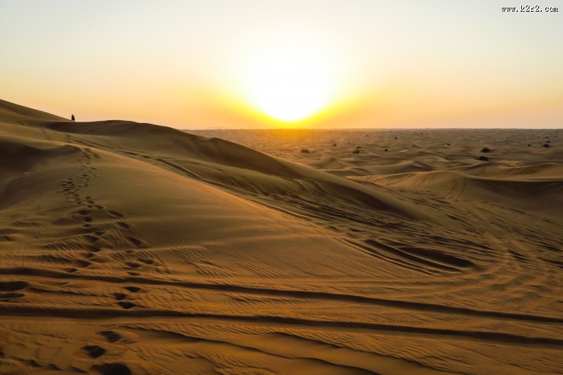 一望无际的沙漠图片