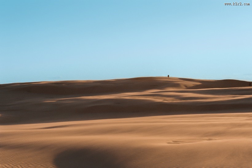 一望无际的沙漠图片