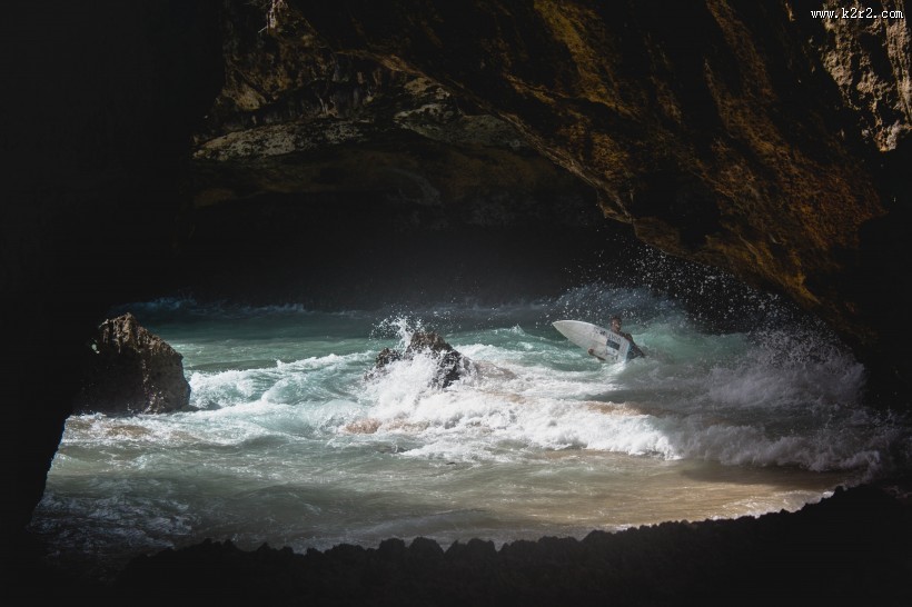 自然形成的山洞图片