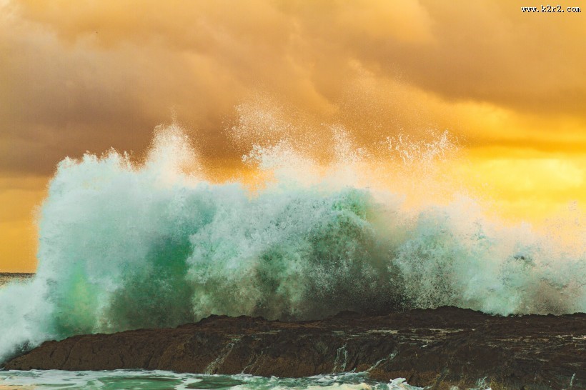 翻滚的海浪图片大全