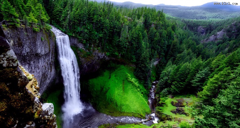 气势磅礴的瀑布图片