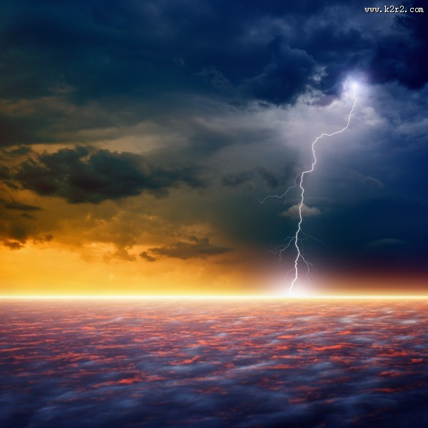云层下的闪电风景图片大全