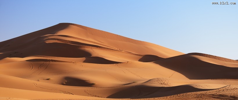 美丽的沙漠风景图片