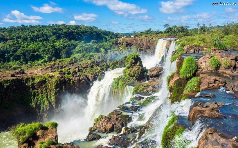 壮观的瀑布风景图片