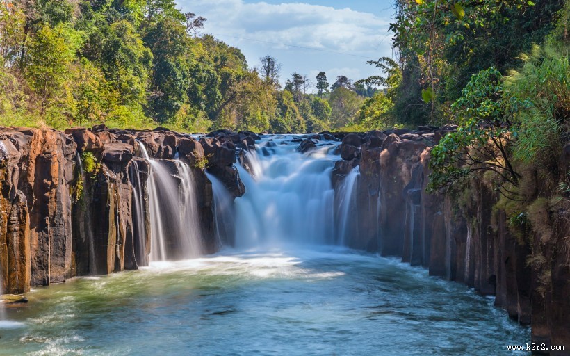 壮观的瀑布风景图片