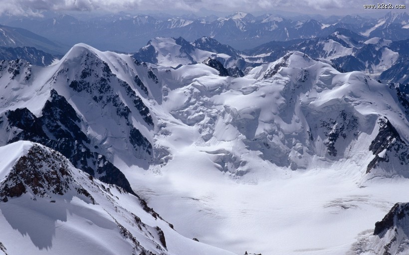 冬季雪山风景图片