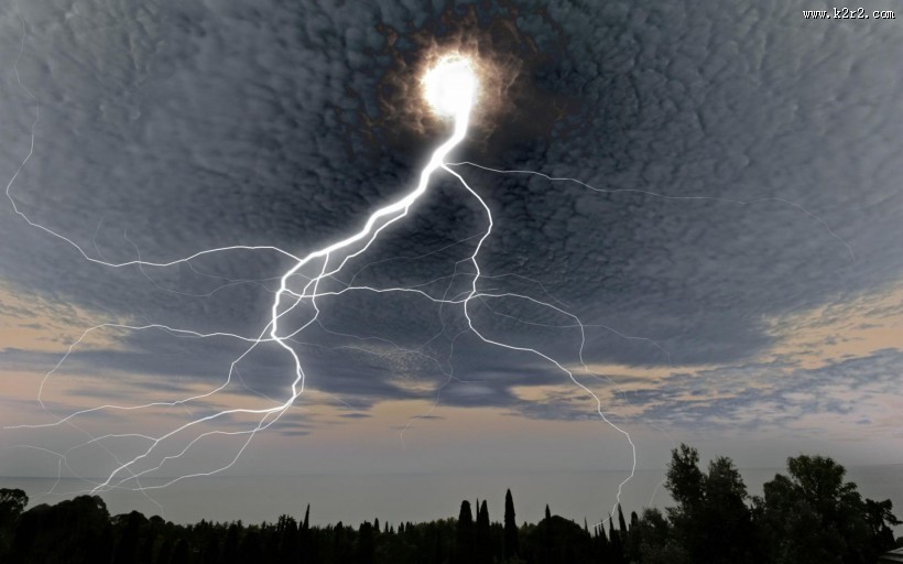 天空的闪电图片