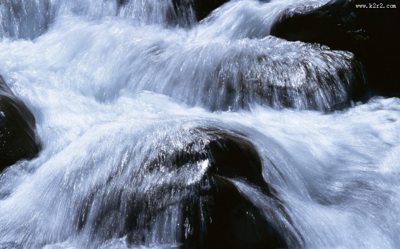 瀑布溪流图片