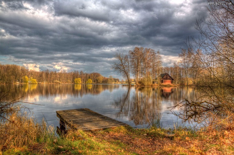 湖中的木桥图片