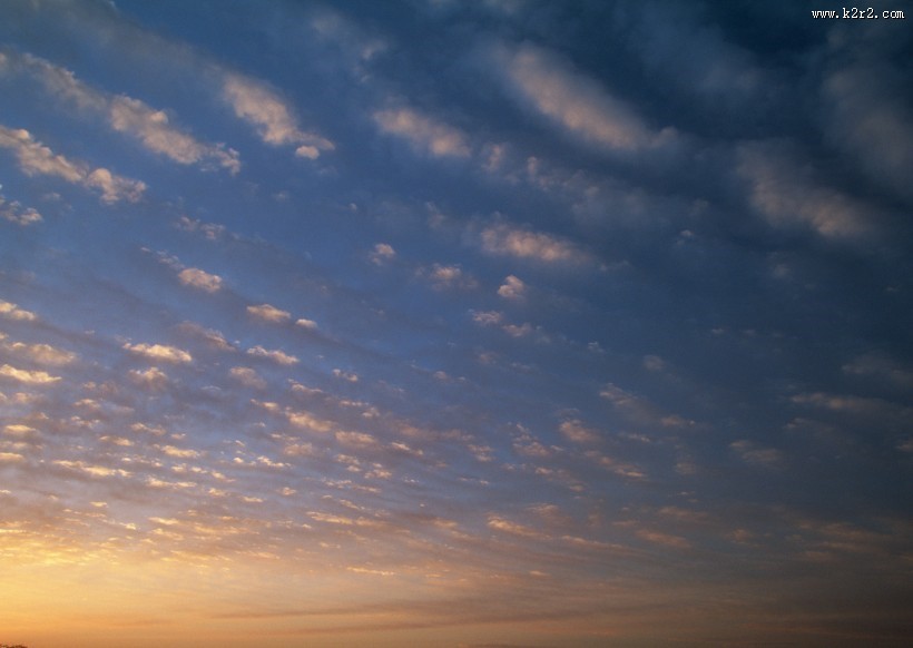夕阳下的云彩图片