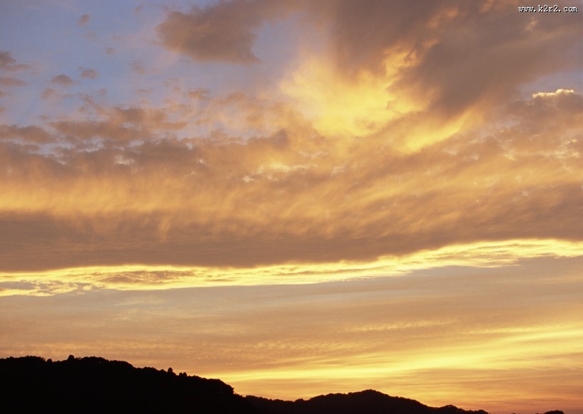 夕阳下的云彩图片