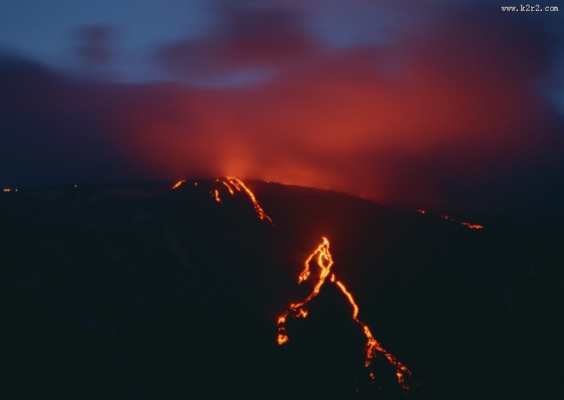 火山喷发图片