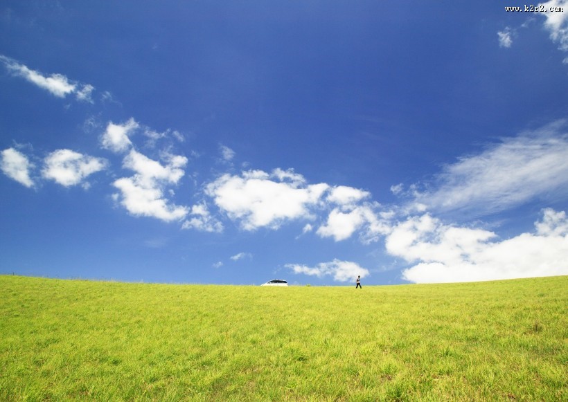 人与绿色大自然图片