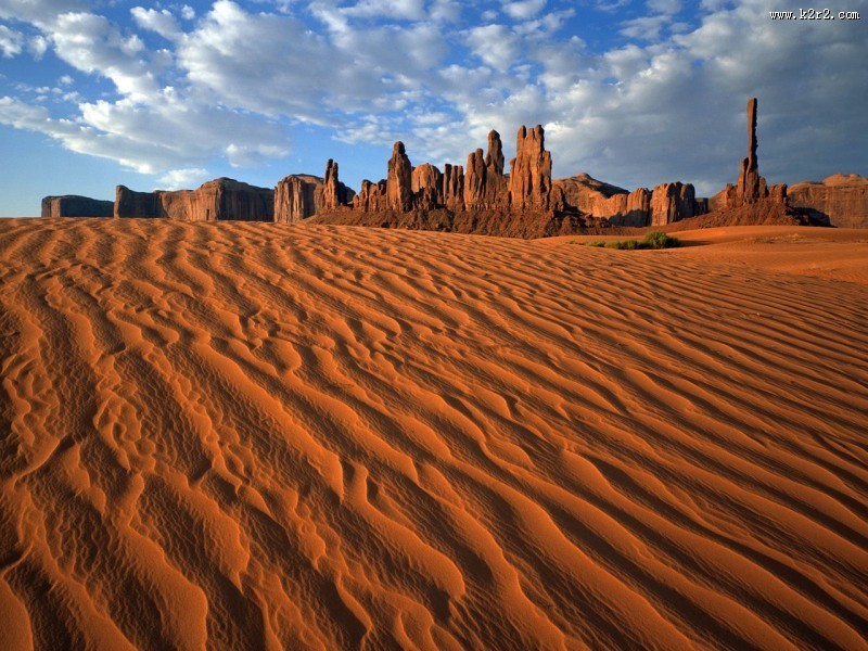 沙漠怪石图片