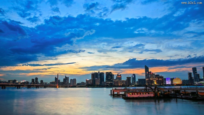 傍晚的钱塘江图片